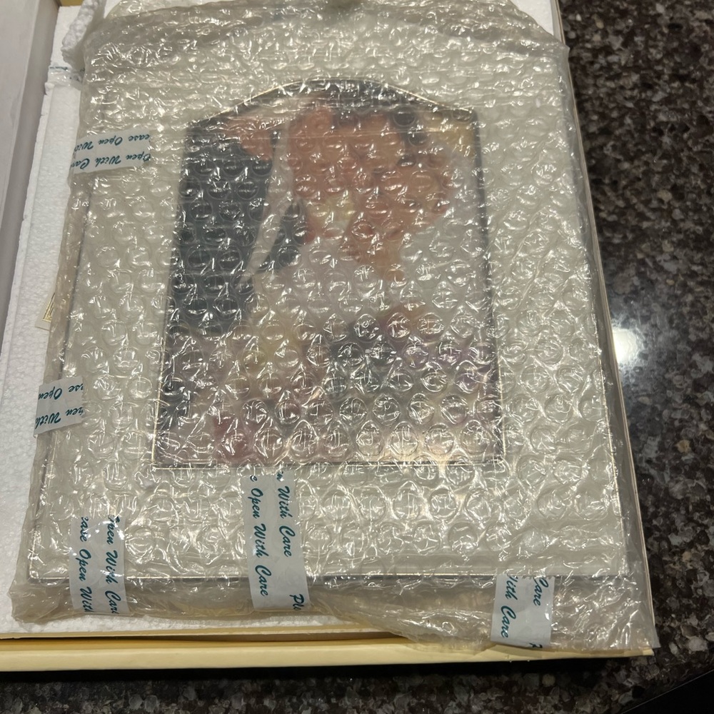 Lenox frame - Picture 2 of 4